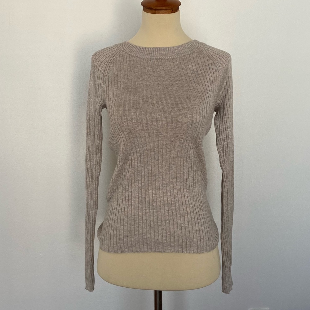 EXPRESS LIGHT GRAY KNIT LONG SLEEVE